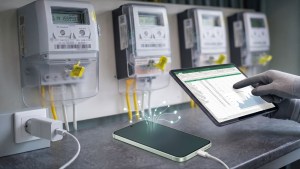 ¿Cargar el celular aumenta el costo de la factura de energía? Esto dicen los datos